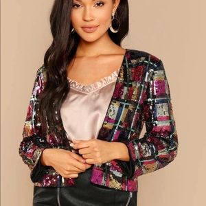 Lovely long sleeve blazer.